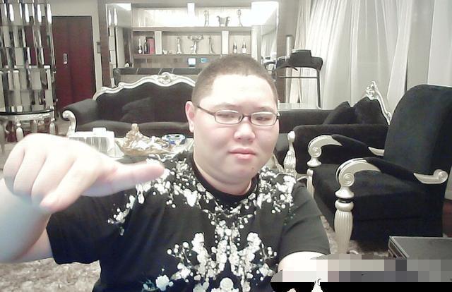 YM打破魔咒进军LPL？PDD直播爆料，将亲自飞往韩国挑队员