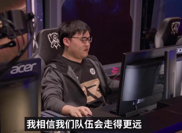 最顶尖选手Faker和Uzi商业互吹，小狗笑称：想击败李哥