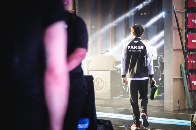LOL:外媒专访Faker:职业选手的生活仿佛坐过山车一般