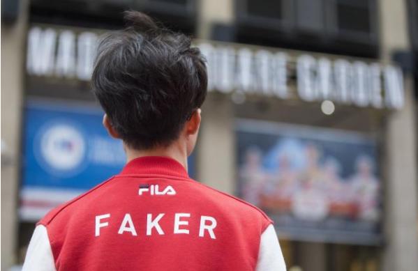 Faker再次创造纪录,一百场胜利次数达成,其榜单中还出现了Uzi
