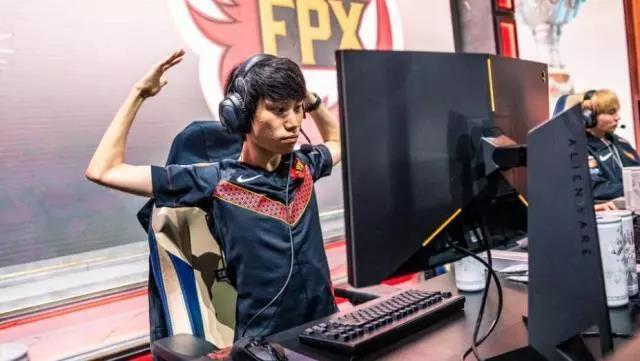 英雄联盟：LOL世界杯要来了？FPX难约训练赛却仍然夺冠？