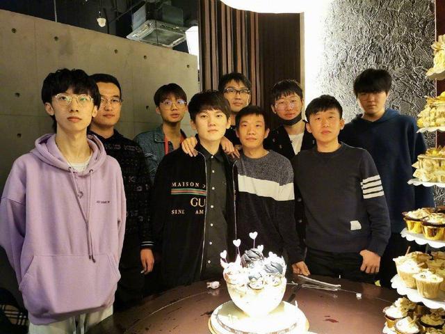 阿水举办生日会,小孩游神被管理层大骂,深夜更博用战绩说话