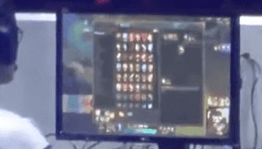 Faker年入百万却只买过一次衣服?网友:除了女朋友,粉丝全包了