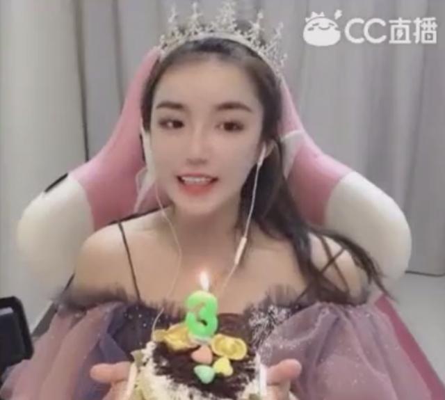 梦境西游:女主播凉图生日会穿公主裙跳舞,粉丝猜不透她实在年龄