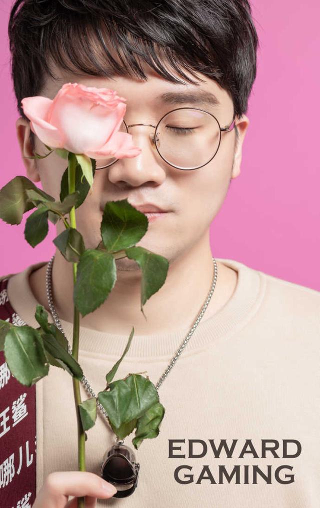 英雄同盟:情人节兴奋!明凯祝大师有情人终成家属